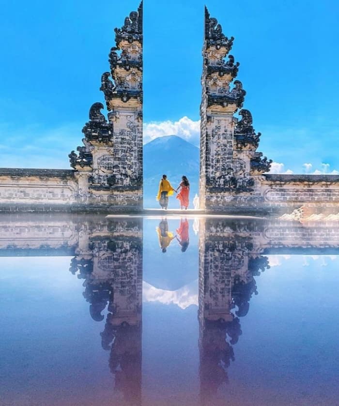 Lempuyang Temple, the Gate of Heaven, framing Mount Agung in Bali